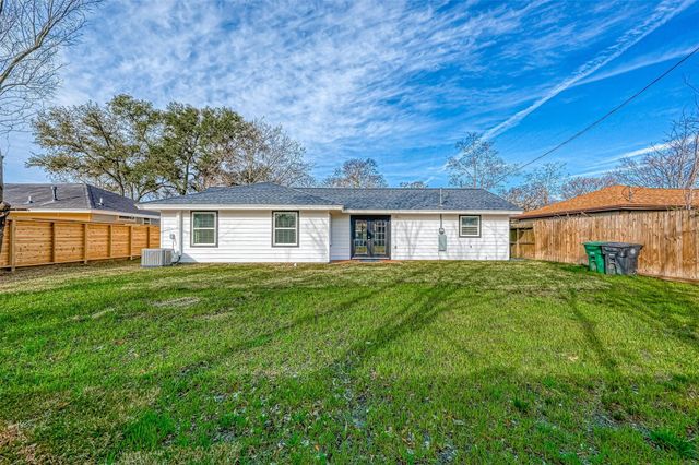 1914 Lynnview Drive, Houston, TX 77055