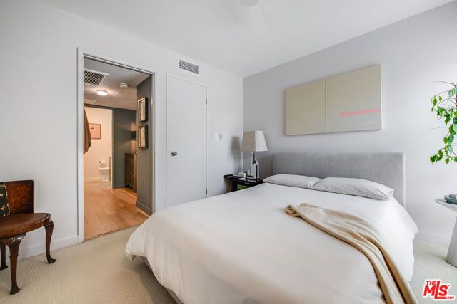 950 N Kings Road 242, West Hollywood, CA 90069