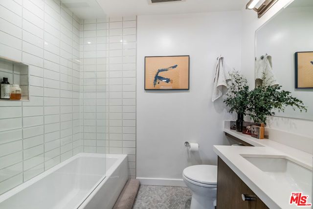 950 N Kings Road 242, West Hollywood, CA 90069