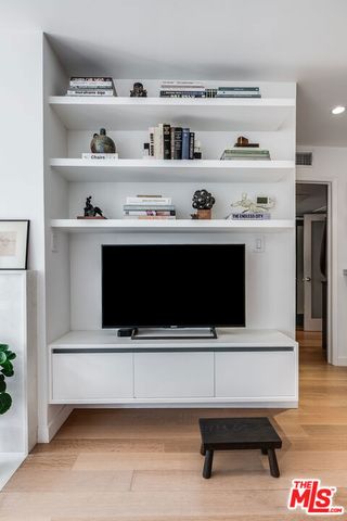 950 N Kings Road 242, West Hollywood, CA 90069