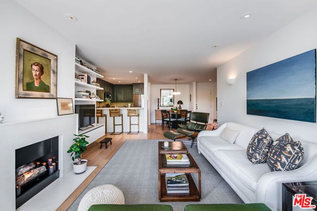 950 N Kings Road 242, West Hollywood, CA 90069