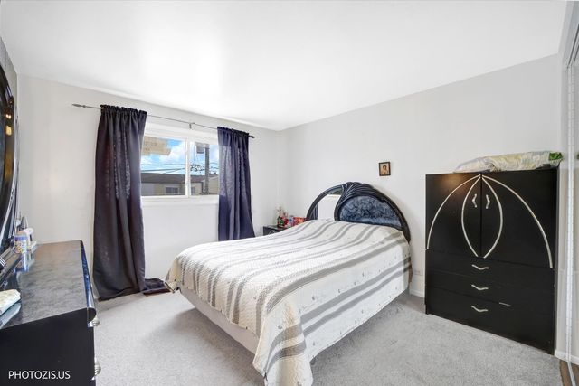 9045 Emerson Drive, Des Plaines, IL 60016