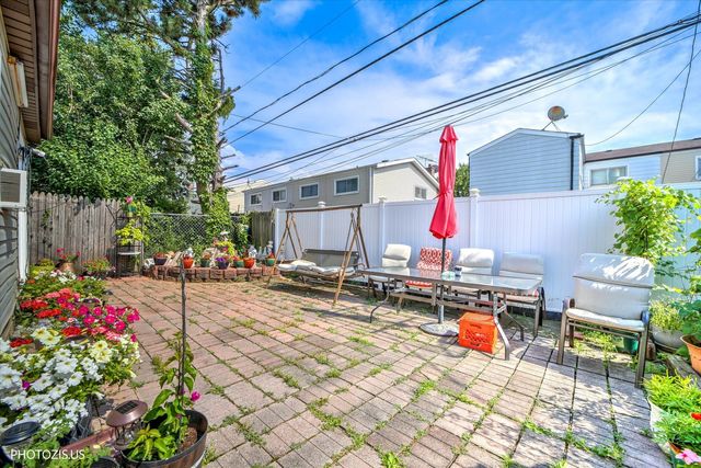 9045 Emerson Drive, Des Plaines, IL 60016
