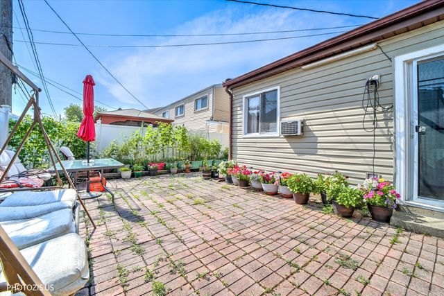 9045 Emerson Drive, Des Plaines, IL 60016