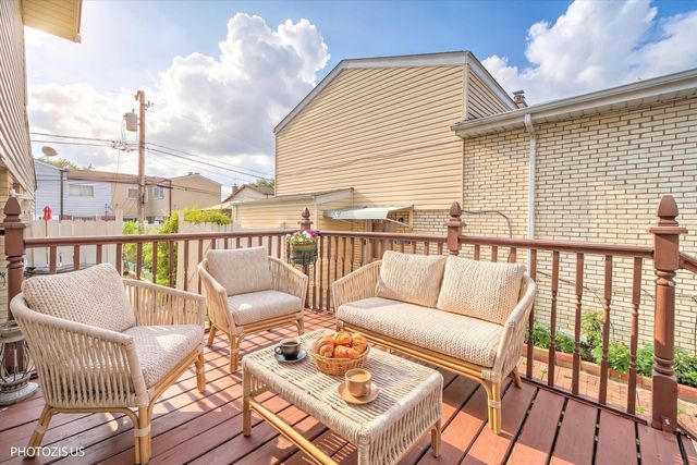 9045 Emerson Drive, Des Plaines, IL 60016