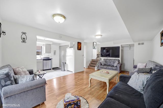 9045 Emerson Drive, Des Plaines, IL 60016