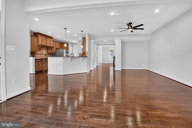 24949 EARLSFORD DR, Chantilly, VA 20152