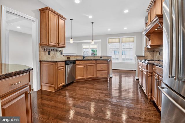 24949 EARLSFORD DR, Chantilly, VA 20152