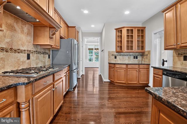 24949 EARLSFORD DR, Chantilly, VA 20152