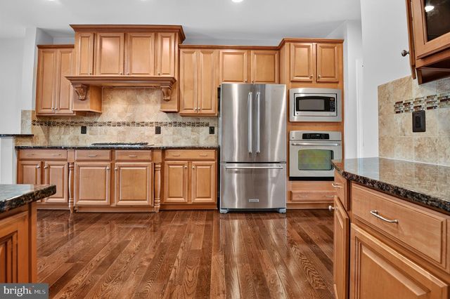 24949 EARLSFORD DR, Chantilly, VA 20152