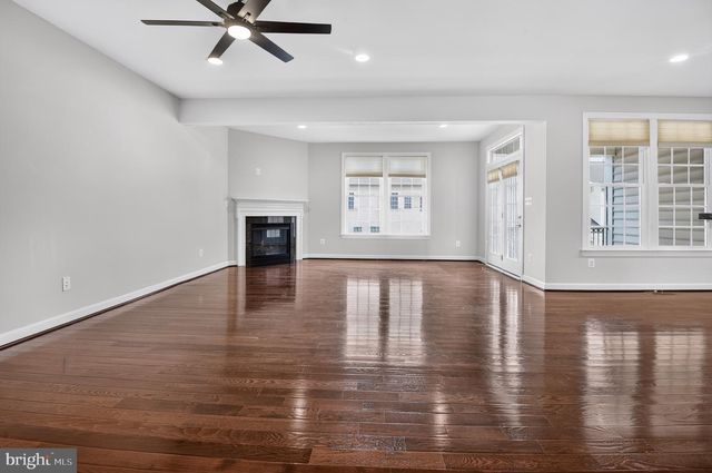 24949 EARLSFORD DR, Chantilly, VA 20152