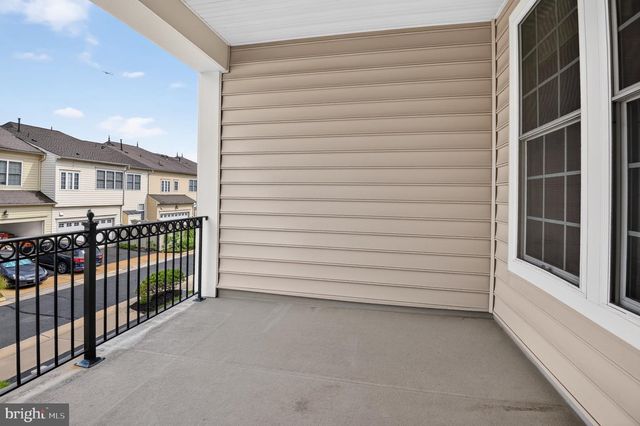 24949 EARLSFORD DR, Chantilly, VA 20152