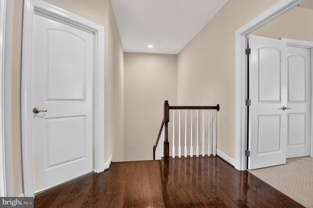 24949 EARLSFORD DR, Chantilly, VA 20152