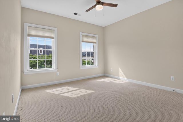 24949 EARLSFORD DR, Chantilly, VA 20152