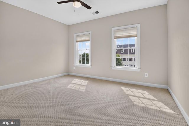 24949 EARLSFORD DR, Chantilly, VA 20152