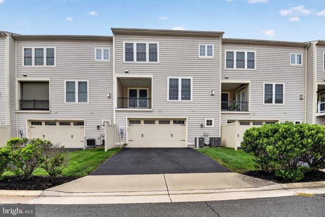 24949 EARLSFORD DR, Chantilly, VA 20152