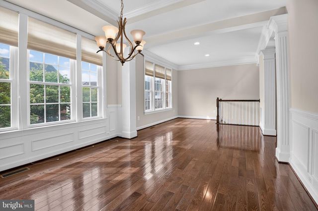 24949 EARLSFORD DR, Chantilly, VA 20152