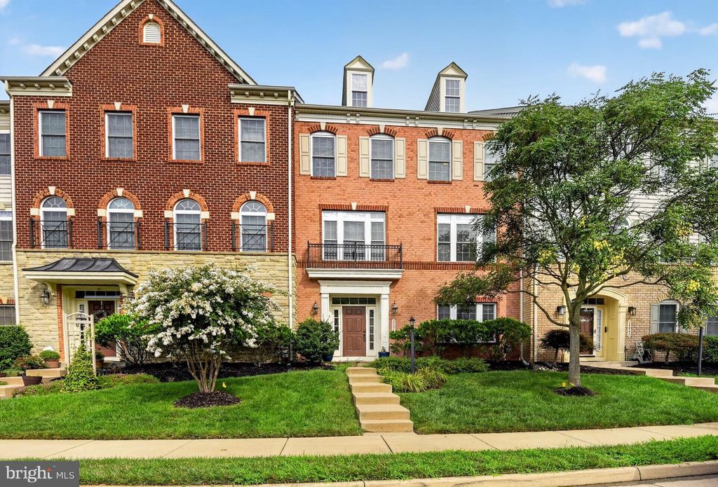 24949 EARLSFORD DR, Chantilly, VA 20152
