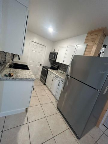 809 PLUMOSA AVENUE, Fruitland Park, FL 34731