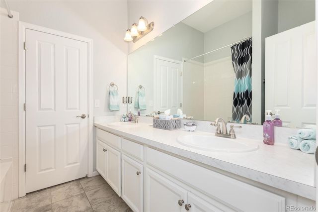 6807 S Riverwood Way, Aurora, CO 80016