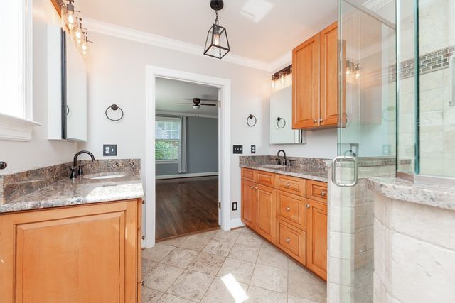 690 Clearview Dr, Nashville, TN 37205