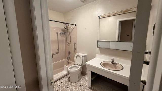34 Snowberry Lane D, Whiting, NJ 08759