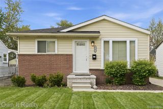 641 E Brockton Avenue, Madison Heights, MI 48071