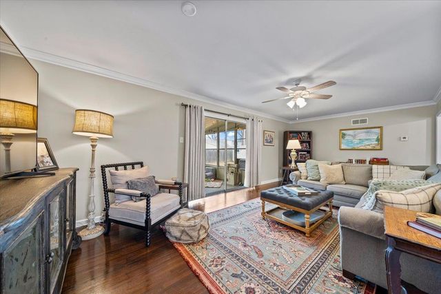 1107 IVY RD, Memphis, TN 38117