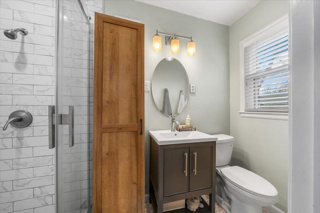 1107 IVY RD, Memphis, TN 38117