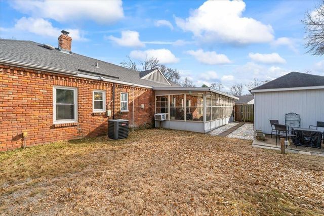 1107 IVY RD, Memphis, TN 38117