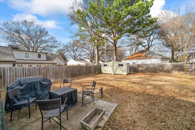 1107 IVY RD, Memphis, TN 38117