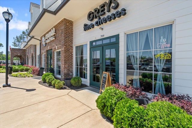 1107 IVY RD, Memphis, TN 38117