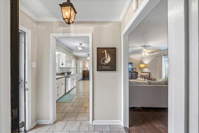 1107 IVY RD, Memphis, TN 38117