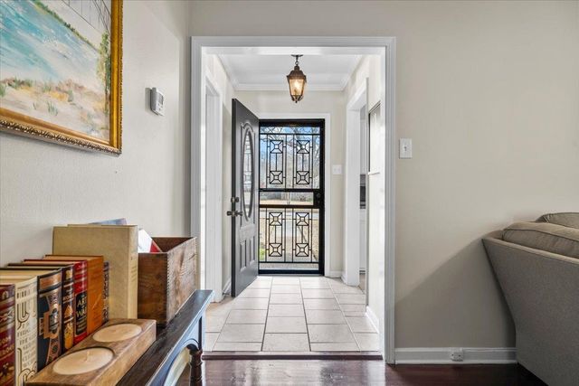 1107 IVY RD, Memphis, TN 38117