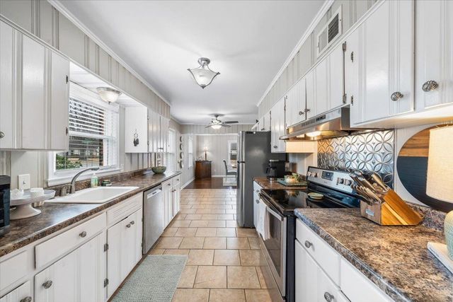 1107 IVY RD, Memphis, TN 38117