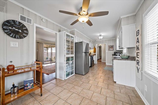 1107 IVY RD, Memphis, TN 38117