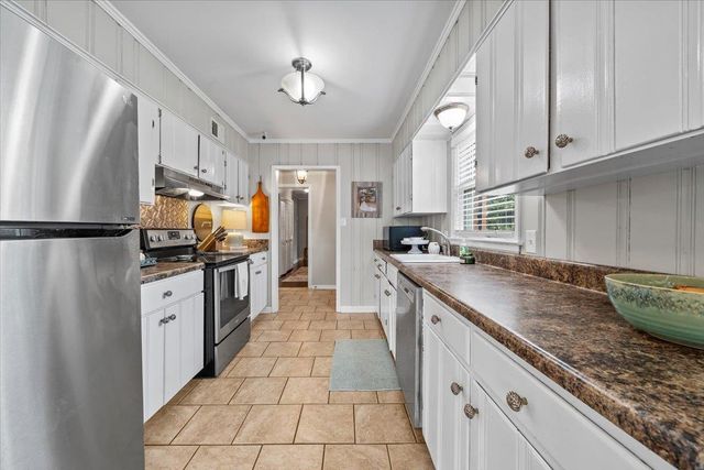 1107 IVY RD, Memphis, TN 38117