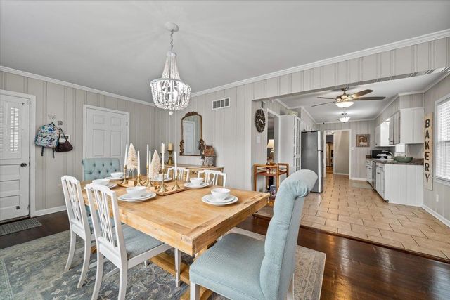 1107 IVY RD, Memphis, TN 38117