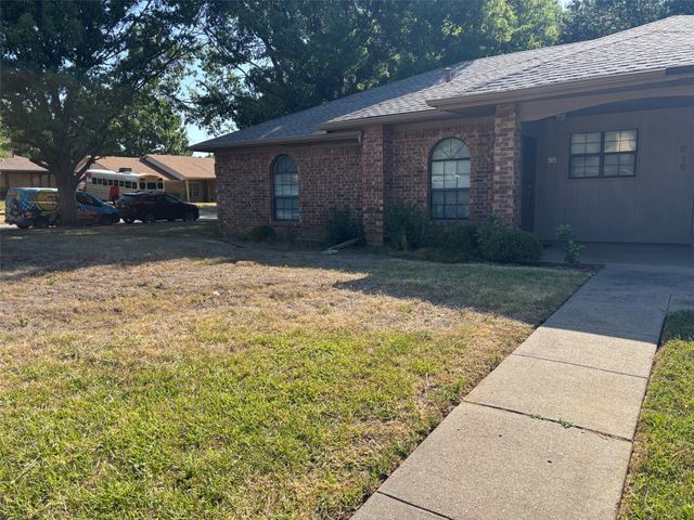 818 Midcreek Drive, Euless, TX 76039