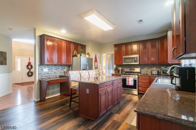 20 Riddle Court, Franklin Twp., NJ 08802