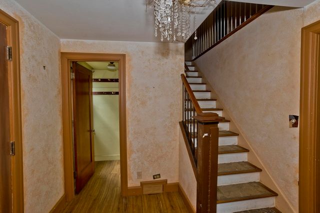 95 Craiwell Ave, West Springfield, MA 01104