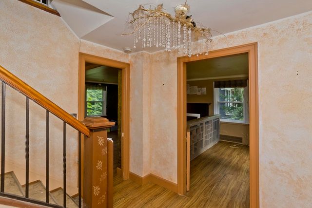 95 Craiwell Ave, West Springfield, MA 01104