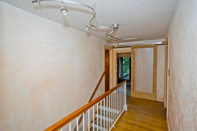 95 Craiwell Ave, West Springfield, MA 01104