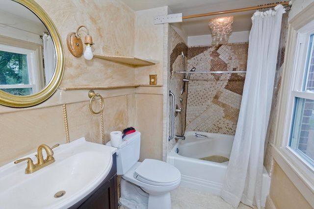 95 Craiwell Ave, West Springfield, MA 01104