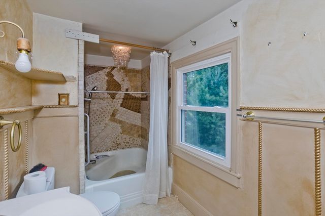 95 Craiwell Ave, West Springfield, MA 01104