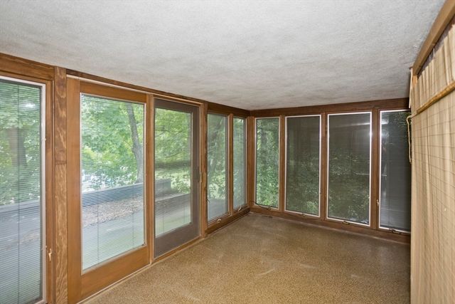 95 Craiwell Ave, West Springfield, MA 01104