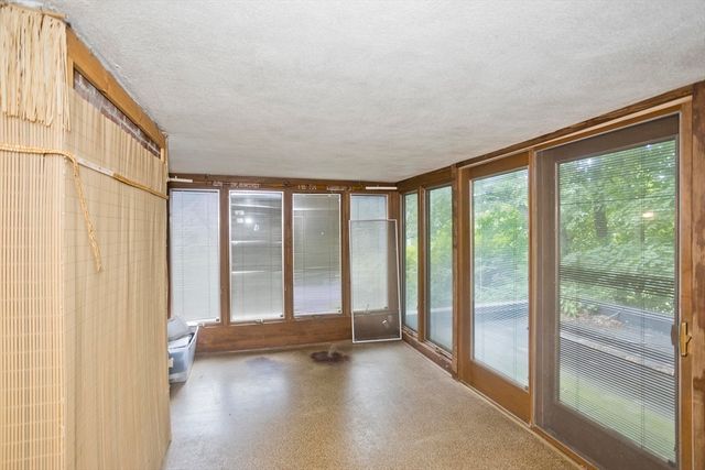 95 Craiwell Ave, West Springfield, MA 01104