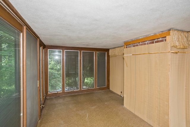 95 Craiwell Ave, West Springfield, MA 01104