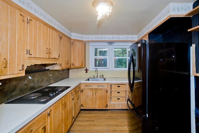 95 Craiwell Ave, West Springfield, MA 01104