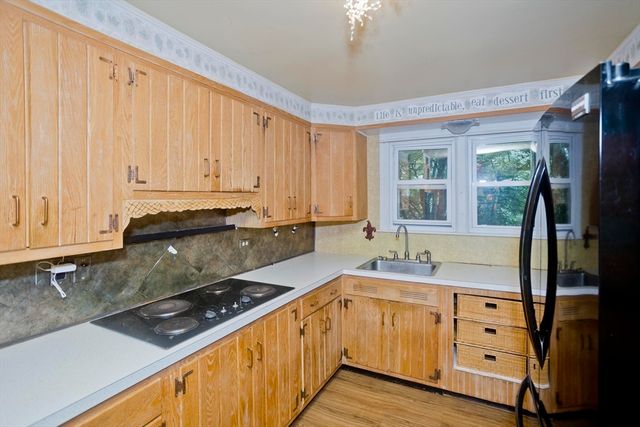 95 Craiwell Ave, West Springfield, MA 01104